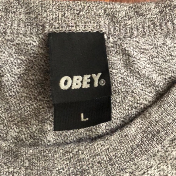 Obey T-shirt - Picture 2 of 3